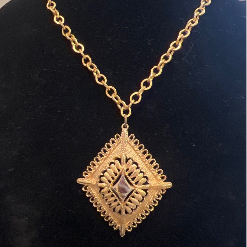 Vtg 70s Gold Tone Ornate Diamond Pendant Statement Necklace Brutalist‎ Boho 24in